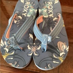 Roxy Gray/Blue Flowered Sandals Size 1